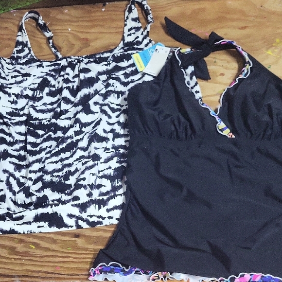 Tops - Macys Black and White Women's tankini top & black halter 20W